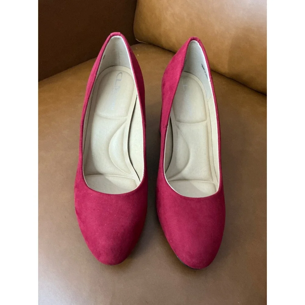 CL Laundry Pumps Womens 7.5 Ruby Red  Block Heel Suede LCA-001